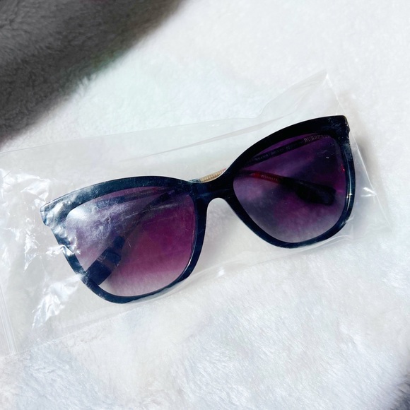 Burberry Black Large Polarized Gradient Sunglasses - Picture 7 of 9